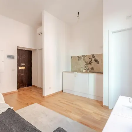 Two-bedroom Arco Flat With Free Parking Milan