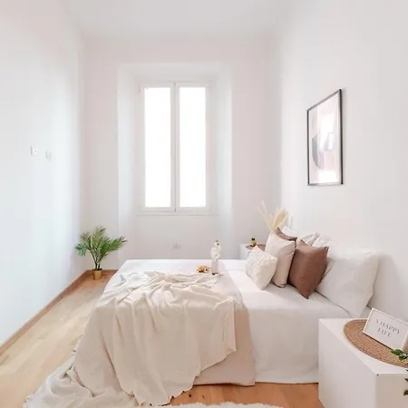 Two-bedroom Arco Flat With Free Parking דירה מילאנו