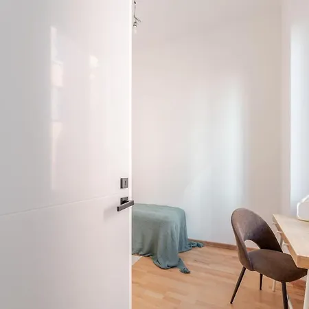Two-bedroom Arco Flat With Free Parking מילאנו